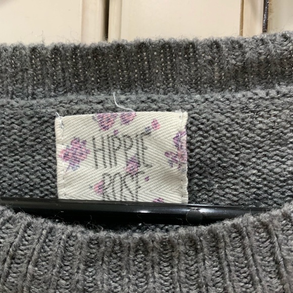 Women’s Distressed Sleeve sweater - Picture 3 of 4